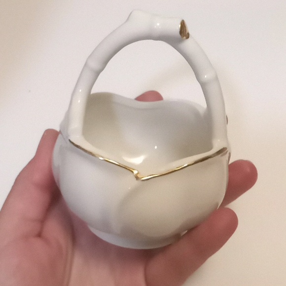 Adorable Fine Porcelain Trinket Bird Basket - Picture 6 of 10